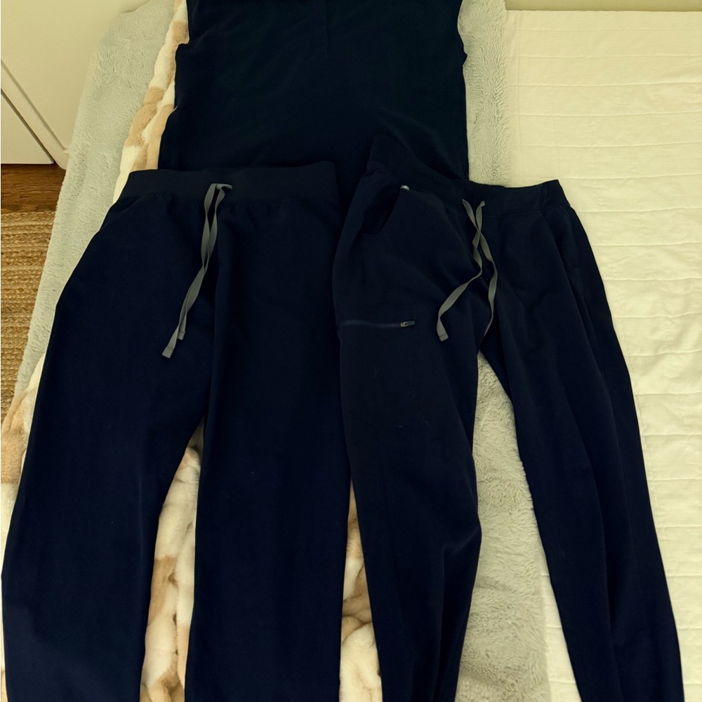 Figs Women's navy Blue scrubs SET MEDIUM
